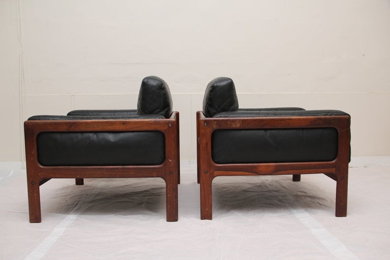 Pair of Mobler club chairs by Komfort in black leather and Rosewood. They are part of a set with the Komfort Mobler sofa which can be found in its own listing. 