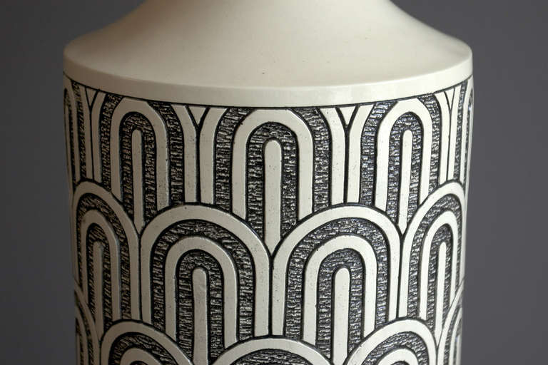 American Graphic Black and White Table Lamp