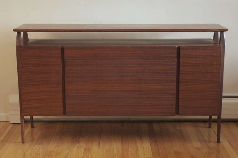 Mid-Century Modern Italian Walnut Credenza Model No. 2154 by Bertha Schaefer for Singer & Sons