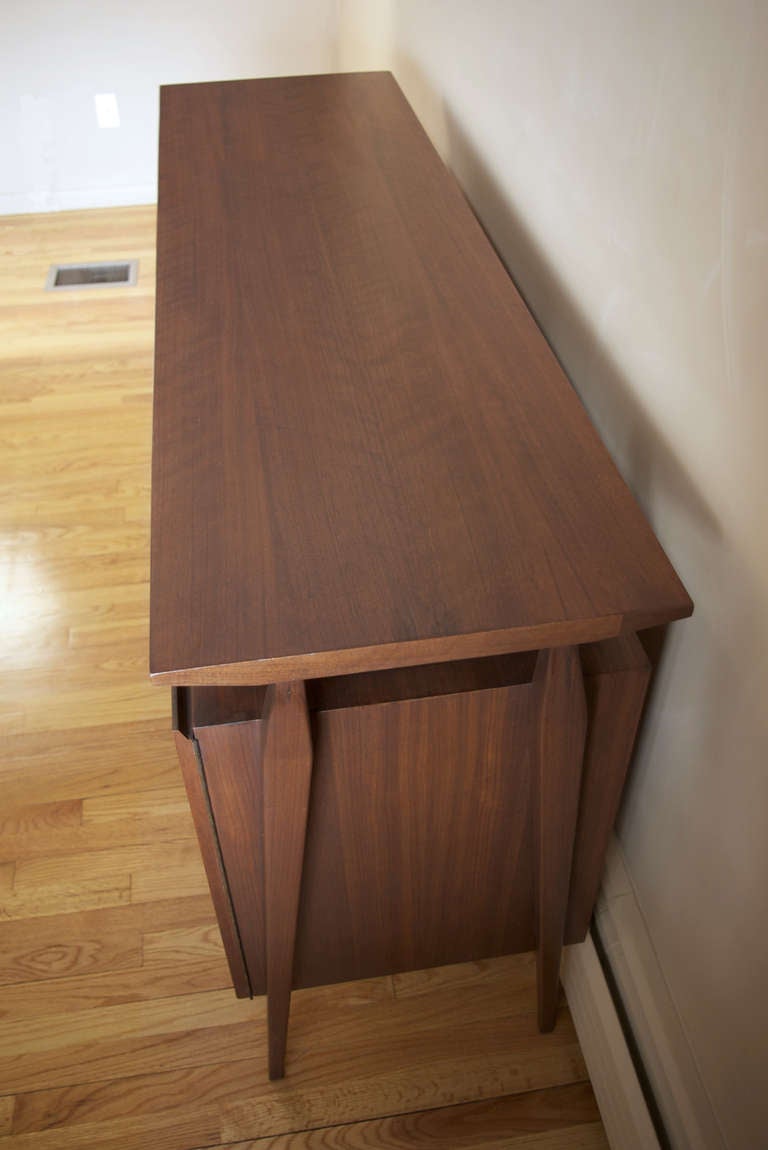 Italian Walnut Credenza Model No. 2154 by Bertha Schaefer for Singer & Sons 4