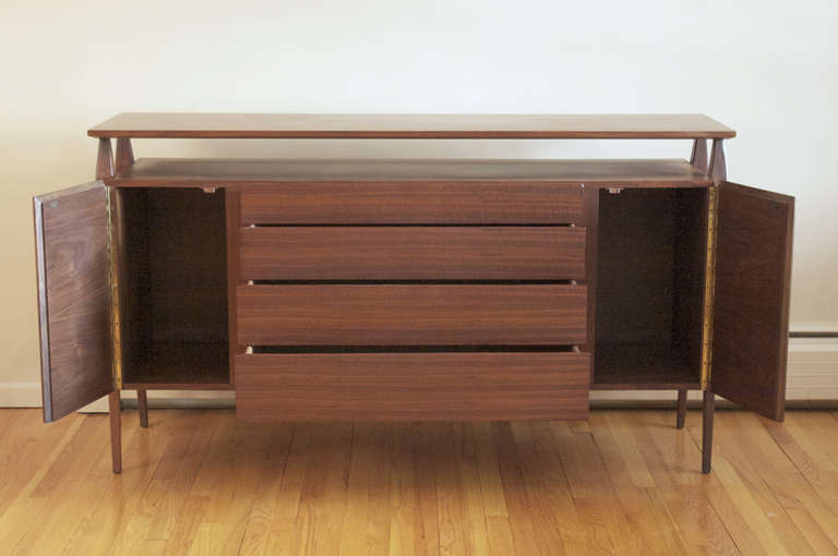 Italian Walnut Credenza Model No. 2154 by Bertha Schaefer for Singer & Sons In Excellent Condition In Cambridge, MA