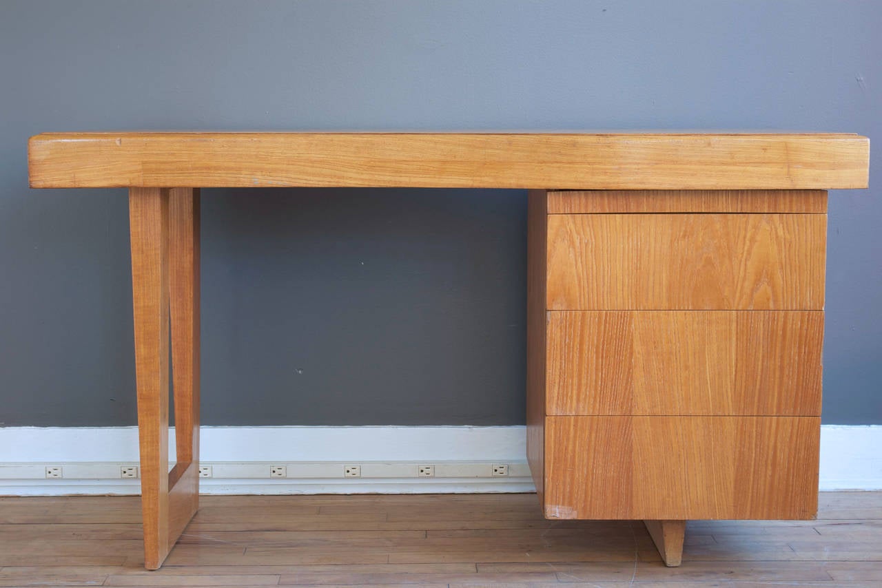 A sculptural desk designed by Paul Laszlo for Brown-Saltman of California, circa late 1940s. 

Please contact dealer to discuss refinishing services.