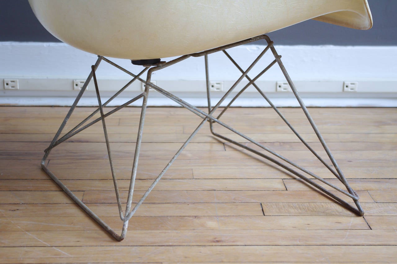 American Eames LAR Chair with Cat's Cradle Base