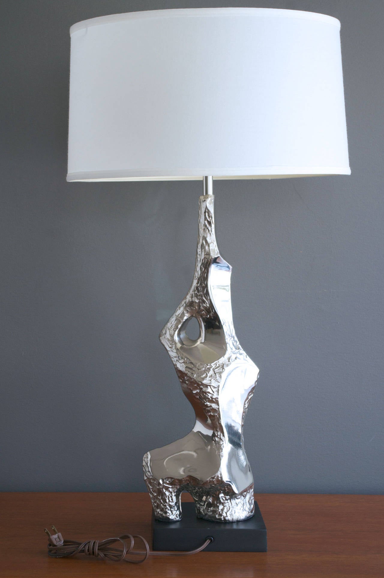 A pair of sculptural Brutalist chrome table lamps manufactured by the Laurel Lamp Co., circa 1960. 

Shades available separately.

Lamps measure 26