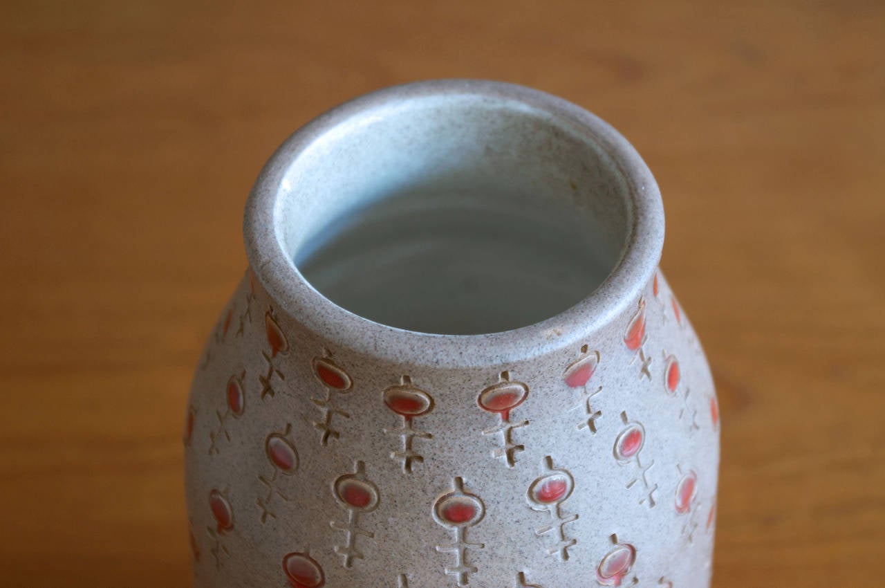 A glazed ceramic vase by Alvino Bagni for Raymor, circa 1960.