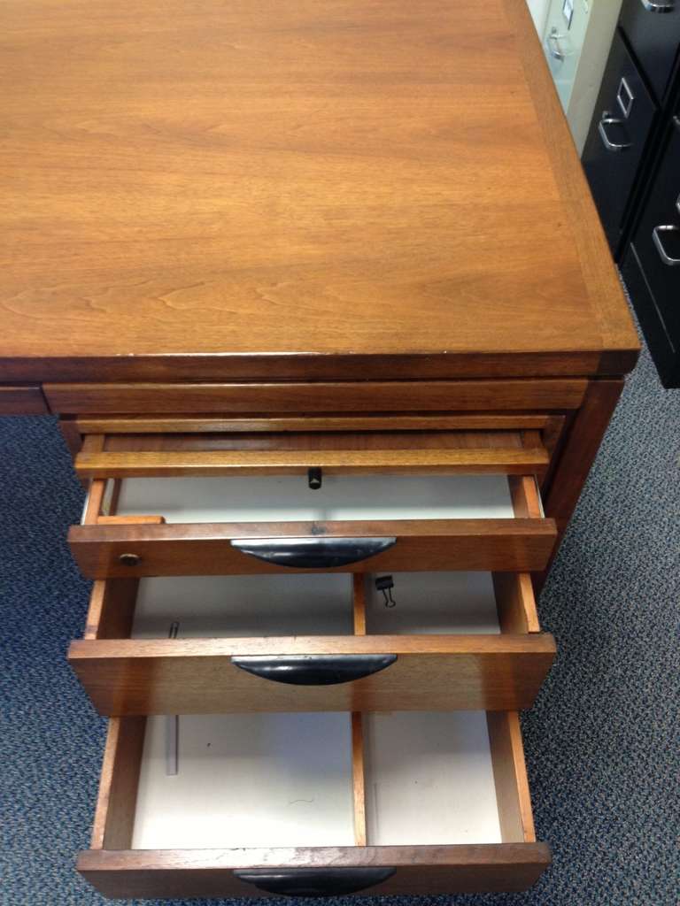 Jens Risom Walnut Executive Desk In Excellent Condition In Cambridge, MA