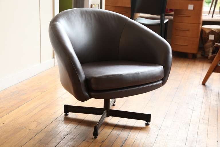 Mid-Century Modern Viko Baumritter Swivel Chair