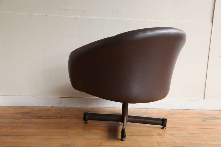 Viko Baumritter Swivel Chair In Excellent Condition In Cambridge, MA