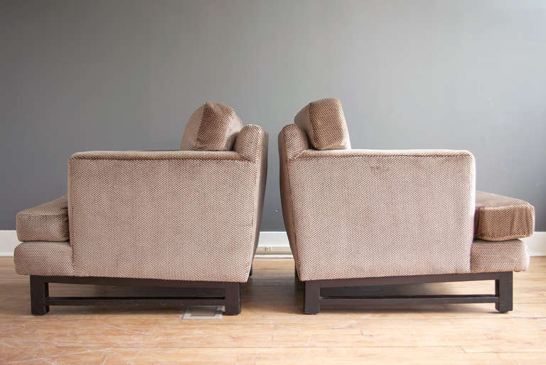 A pair of upholstered lounge chairs in the style of Baker Furniture, ca. 1970.