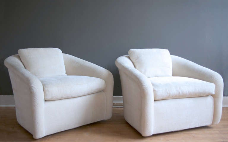 A pair of barrel-back swivel chairs in the style of Milo Baughman, ca. 1970.