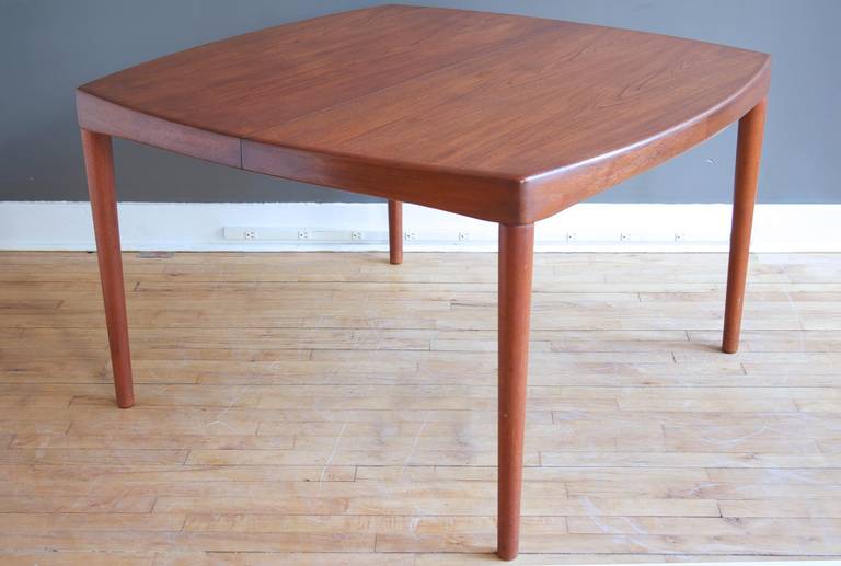A large teak dining table designed by H. W. Klein for Bramin Møbler, ca. 1960. 

Includes two extension leaves. Each measuring 29.5