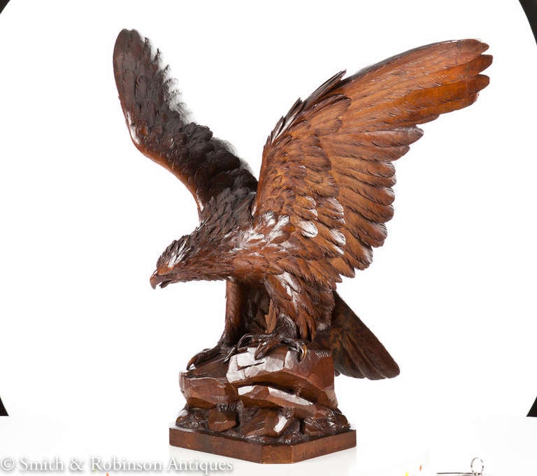 SCHWEIZER SCHWARZER WALNUSSADLER:: geschnitzt:: um 1900 (Schweizerisch)