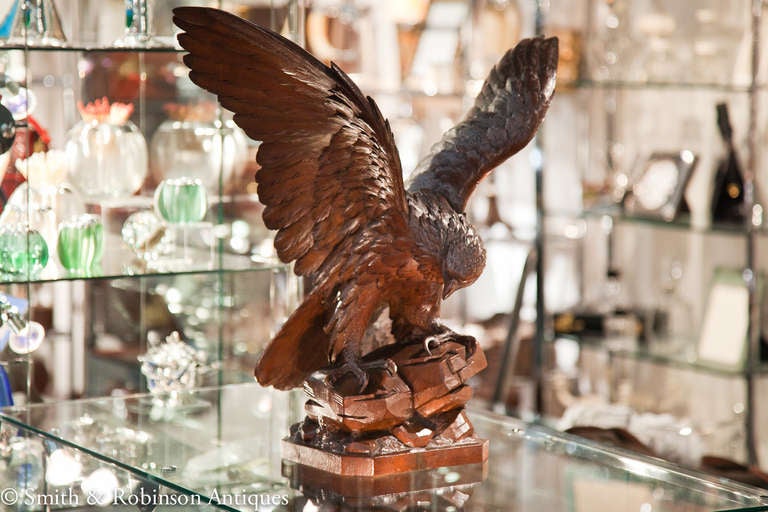 SCHWEIZER SCHWARZER WALNUSSADLER:: geschnitzt:: um 1900 1