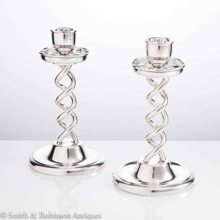 Fine Quality & Attractive English Silver Candlesticks dated Birmingham 1905 In Excellent Condition In London, GB