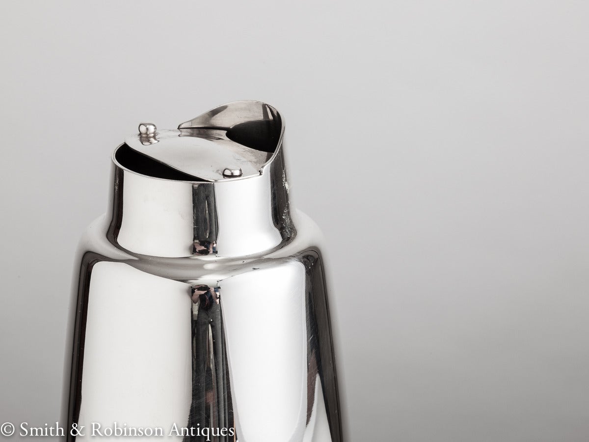 Mid-20th Century Great Size and Quality Silver Tiffany & Co. Cocktail Shaker, circa 1930