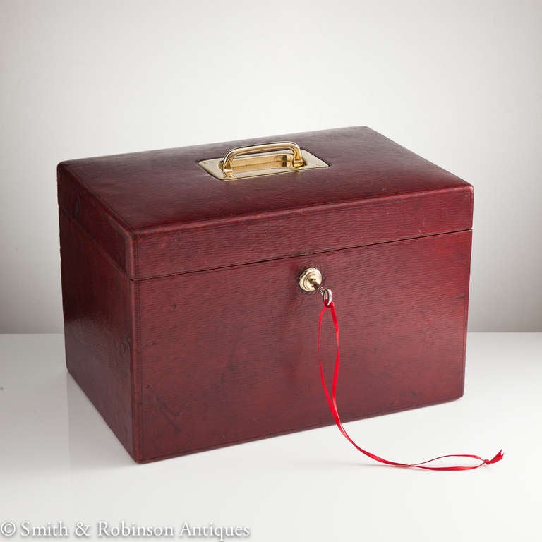 A Beautiful Ruby Red Morocco Leather Jewellery Box c.1910-15 In Excellent Condition In London, GB