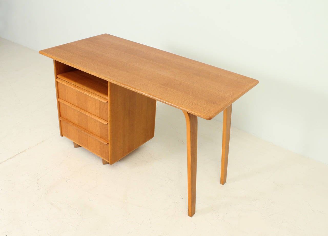 Mid-Century Modern Cees Braakman EE02 Desk in Oak For Sale