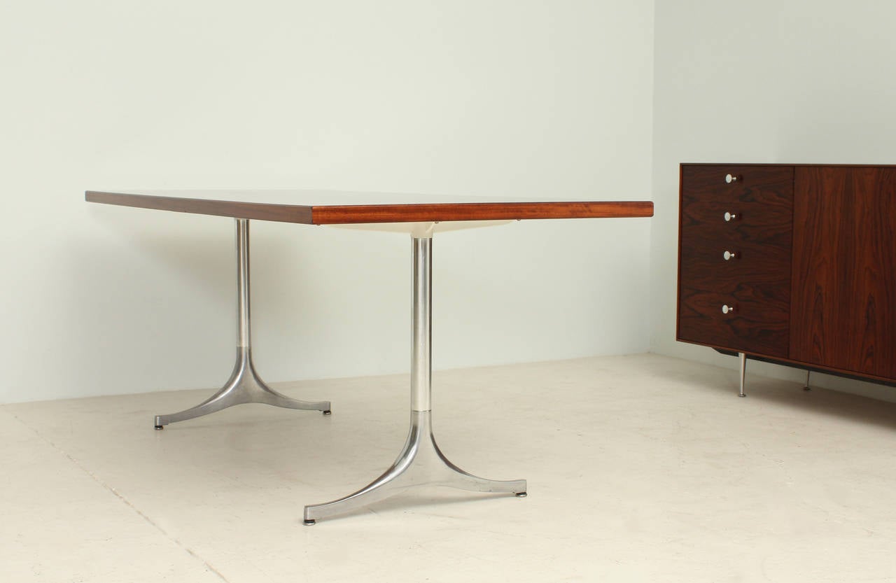 Rare Pedestal Table in Rosewood by George Nelson In Excellent Condition For Sale In Barcelona, ES