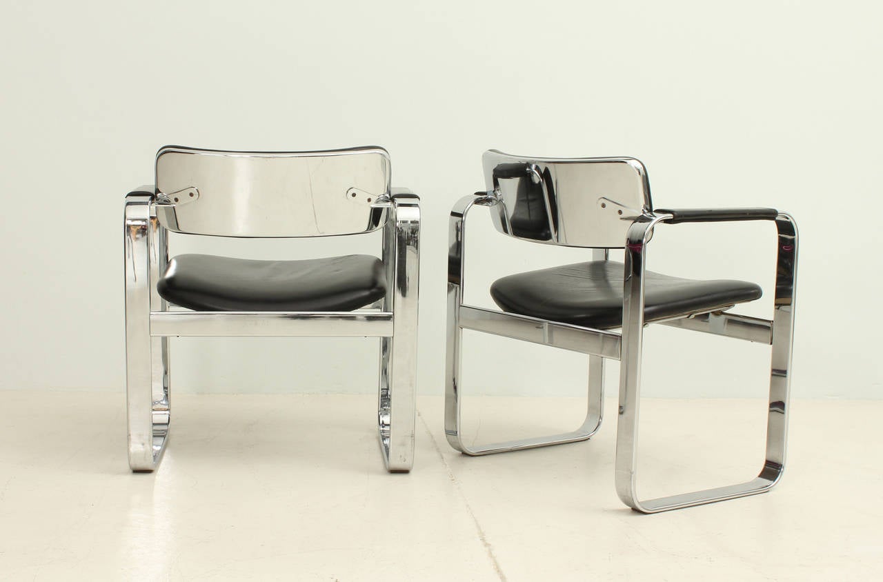 Eero Aarnio Sessel aus Chrom und Leder 1