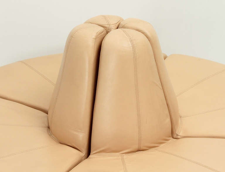 Round Italian Sofa in Flesh Leather 1