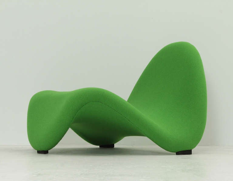 A pair of tongue chairs designed by French designer Pierre Paulin in 1967 for Artifort, The Netherlands. Tubular structure reupholstered with Kvadrat fabric. Only one piece available.