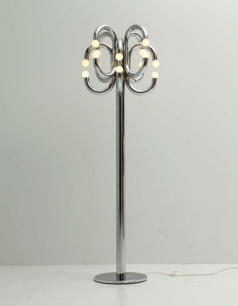 Large Medusa floor lamp, Italy, 1970's. Tubular chromed metal with sixteen bulbs.
