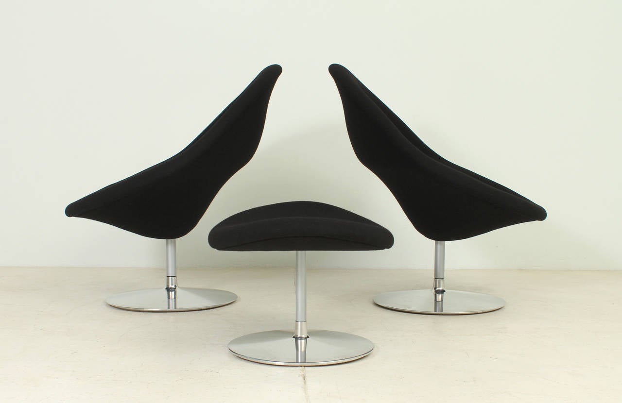 A pair of Globe chairs and ottoman models F422 and P421 designed by Pierre Paulin in 1959 for dutch company Artifort. Upholstered in black fabric with swivel steel bases.