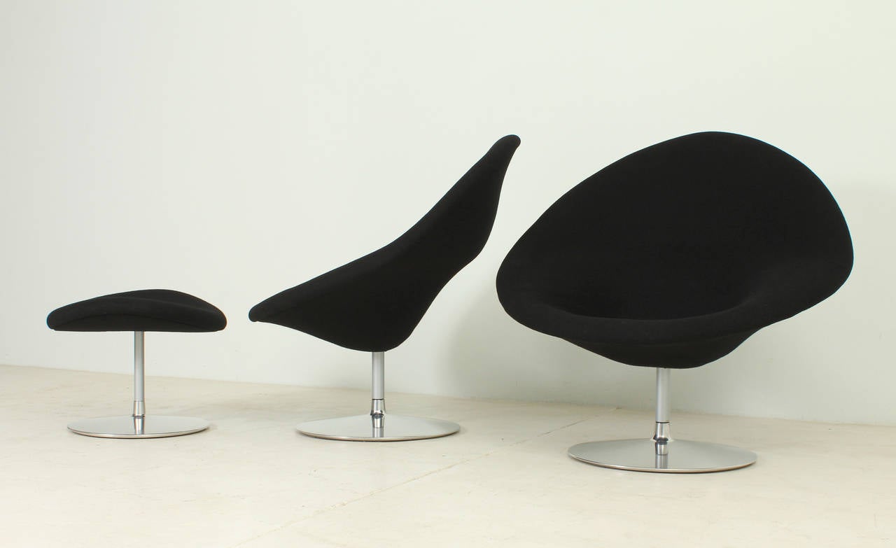 Pair of Globe Chairs and Ottoman by Pierre Paulin For Sale 2