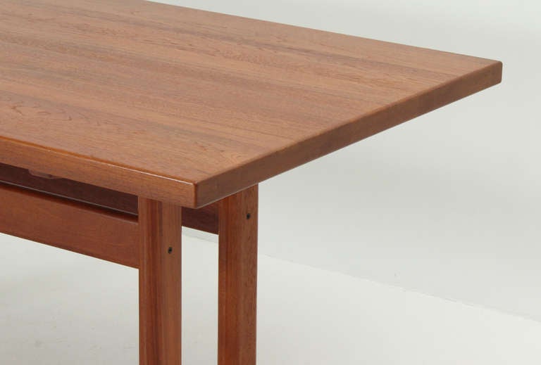 Mid-Century Modern Danish Dining Table in Solid Teak Wood For Sale