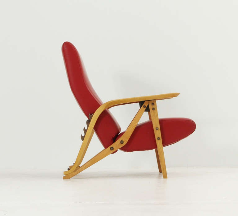 Sillón Gilda, diseñado originalmente por Carlo Mollino en 1952. Contrachapado de roble, latón y cuero. Estamos en los 90  Edición de Zanotta en buen estado. Firmado.