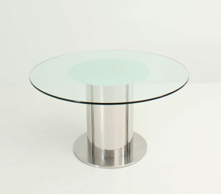 Sigma dining table designed by Studio Diapason in 1974 for Cidue, Italy. Polished stainless steel base and a thick clear glass top with mirrored center.