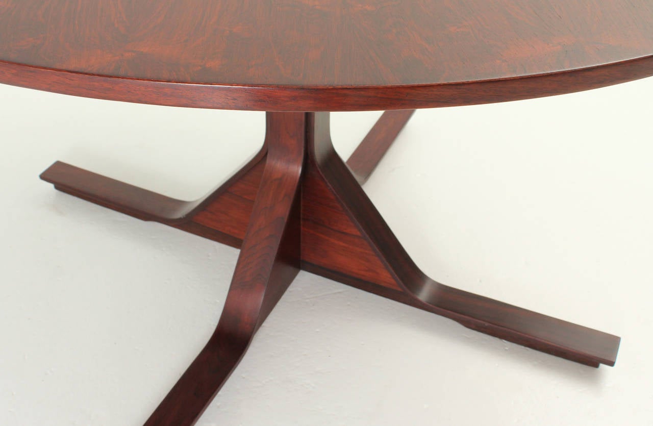 Gianfranco Frattini Round Dining Table by Bernini In Excellent Condition For Sale In Barcelona, ES