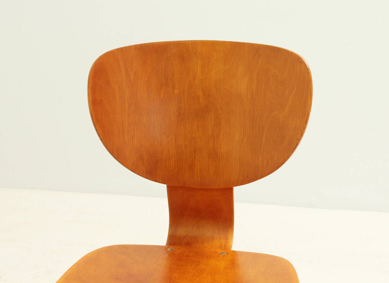 Mid-Century Modern Early 1950's Office Plywood Chair For Sale