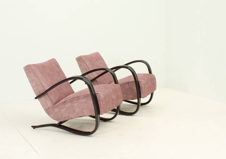 A Pair of Lounge Chairs by J. Halabala, 1930's In Excellent Condition For Sale In Barcelona, ES