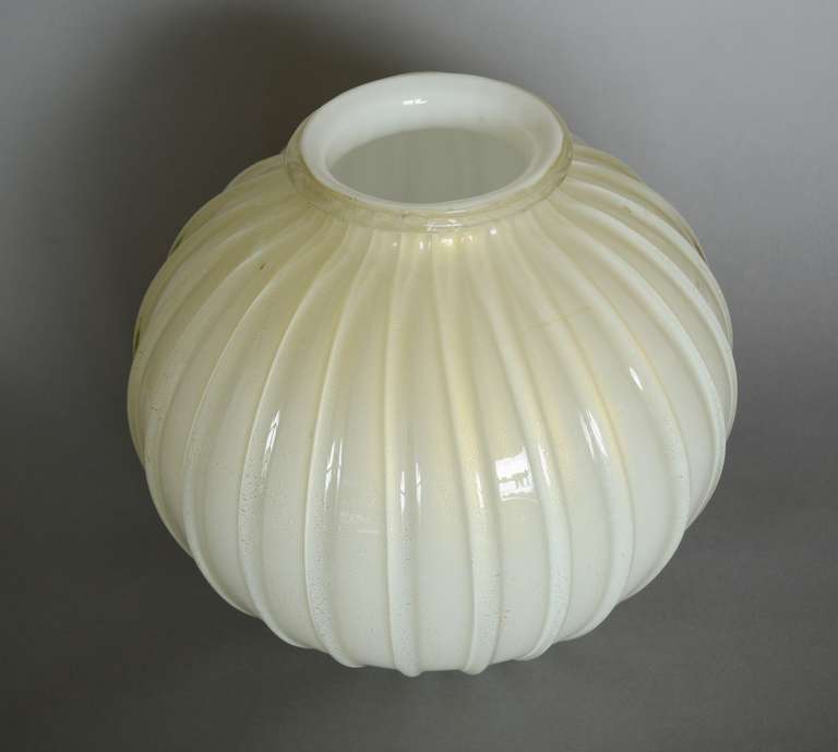 Large Spherical Ribbed Murano Vase In Excellent Condition In San Mateo, CA
