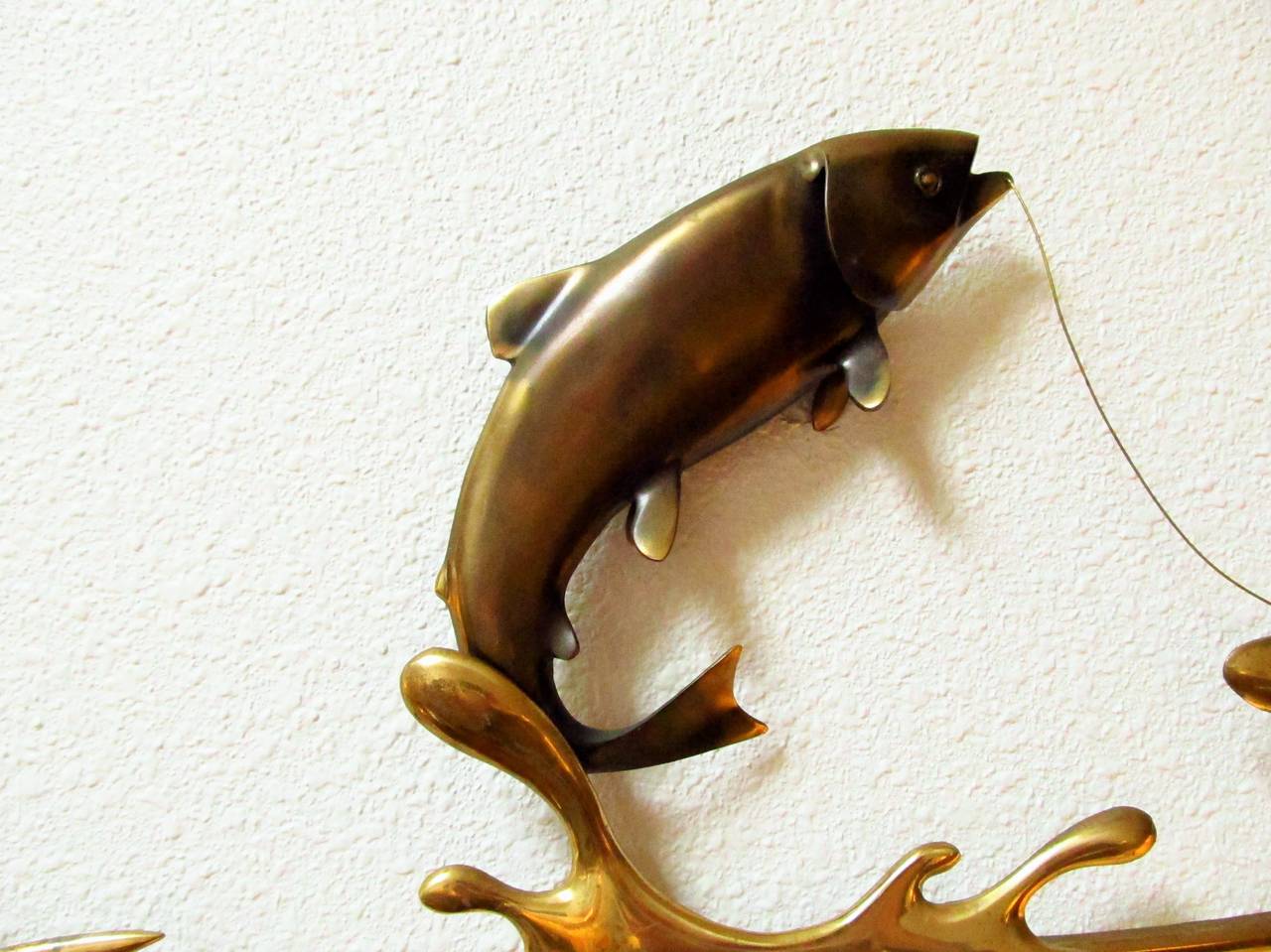 Dynamic Fisherman Wall Sculpture Signed, Bijan, 1985 In Excellent Condition For Sale In Papaikou, HI
