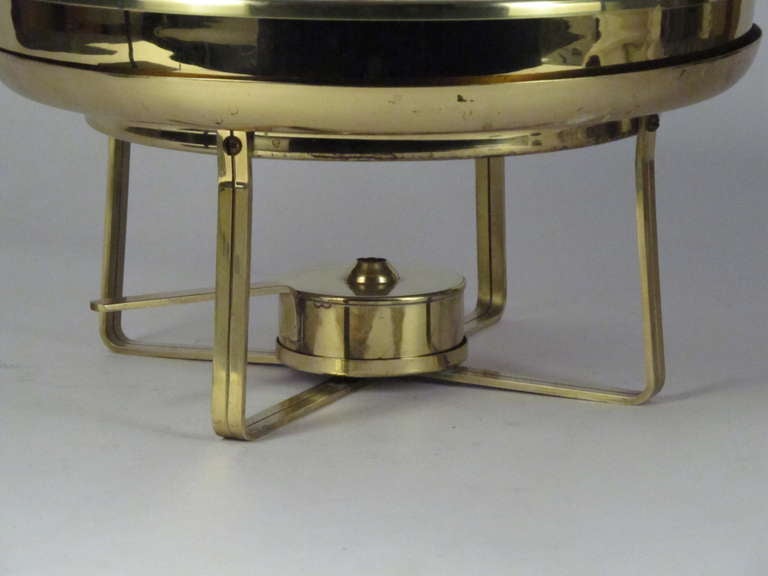 Tommi Parzinger Designed Chafing Dish by Dorlyn Silversmiths In Excellent Condition In Papaikou, HI