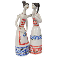Charmante Hollohaza-Figuren-Keramik von zwei jungen Frauen