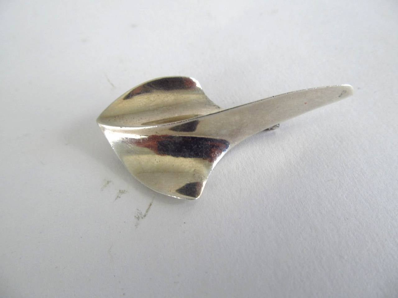 American Modernist Sterling Brooch by Russell Secrest For Sale