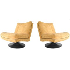 Exceptional Pair of Milo Baughman Swivel Lounge Chairs on Tulip Bases
