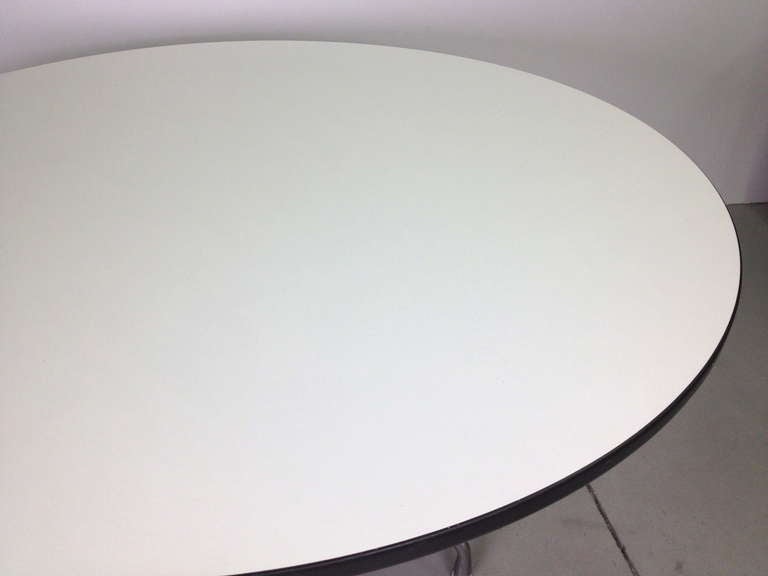Charles Eames Herman Miller Aluminum Group Round Conference Dining Table with White Laminate Top In Excellent Condition In Long Beach, CA