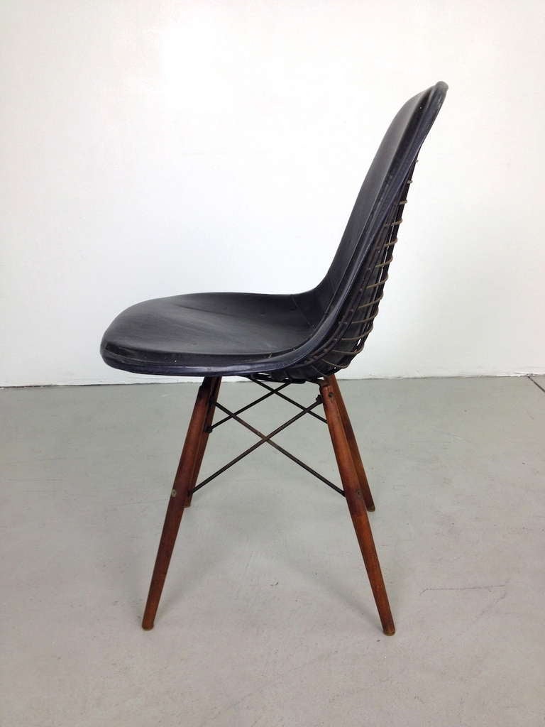 Rare and Early Set of 4 Charles Eames DKW Dowel Leg Dining Chairs In Good Condition In Long Beach, CA