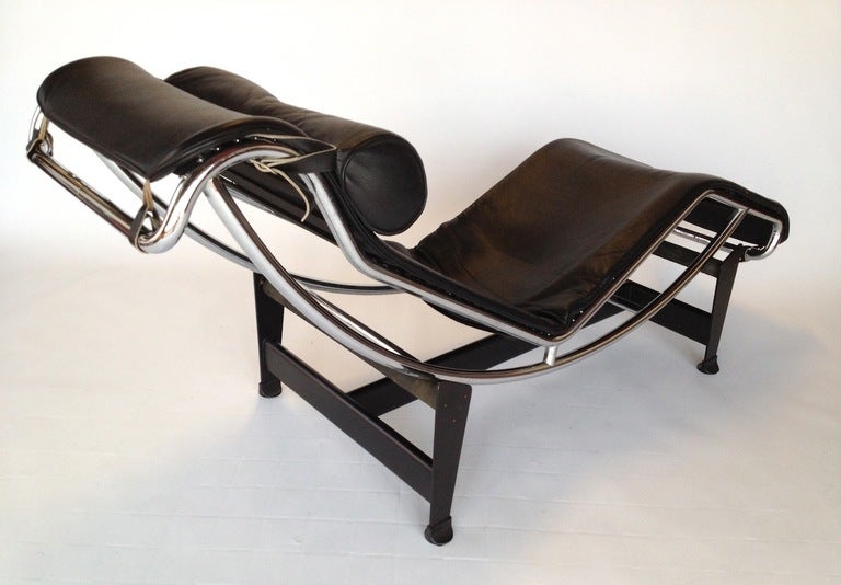 Vintage Cassina LC4 Black Leather Chaise Longue by Le Corbusier at 1stdibs