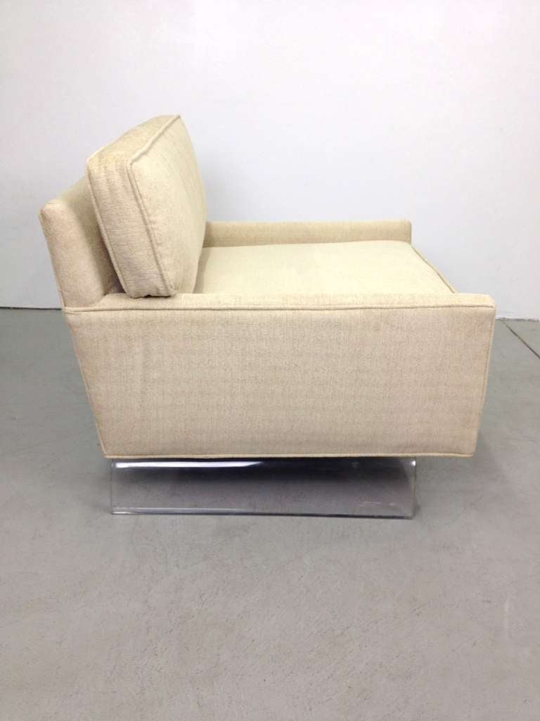 Pair of Lucite Club Lounge Chairs In Excellent Condition In Long Beach, CA