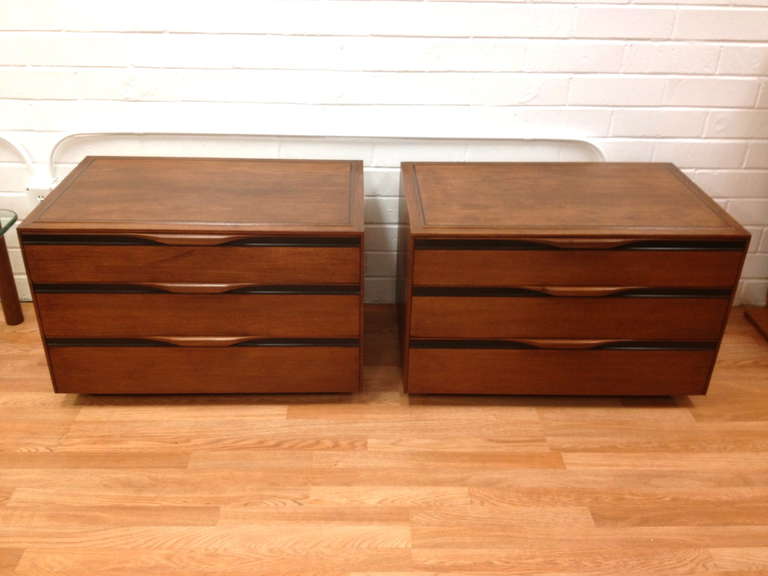 Pair of Danish Modern Walnut Nightstands or Chests by Glenn of California In Excellent Condition In Long Beach, CA
