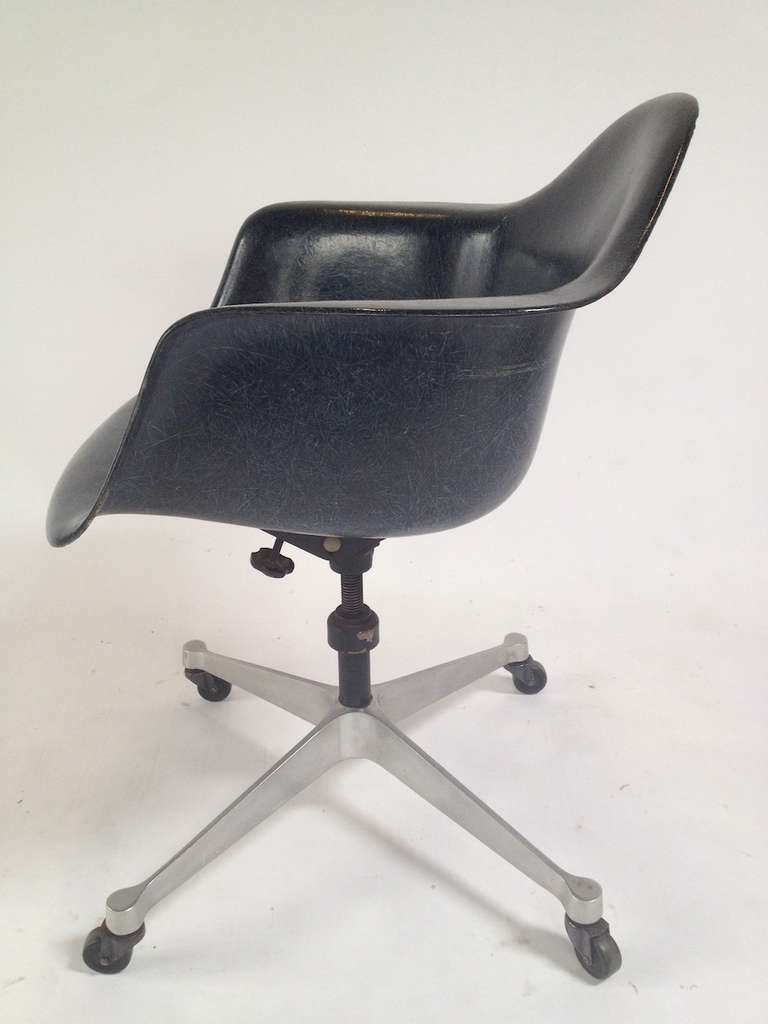 Charles Eames Dash 99 Tilt/Swivel Office Desk Chair for Herman Miller In Excellent Condition In Long Beach, CA