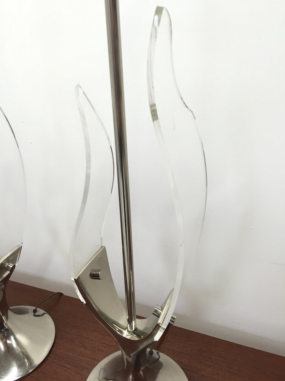 Exceptional Pair of Chrome and Lucite Table Lamps by Laurel Lamp Co. For Sale 4