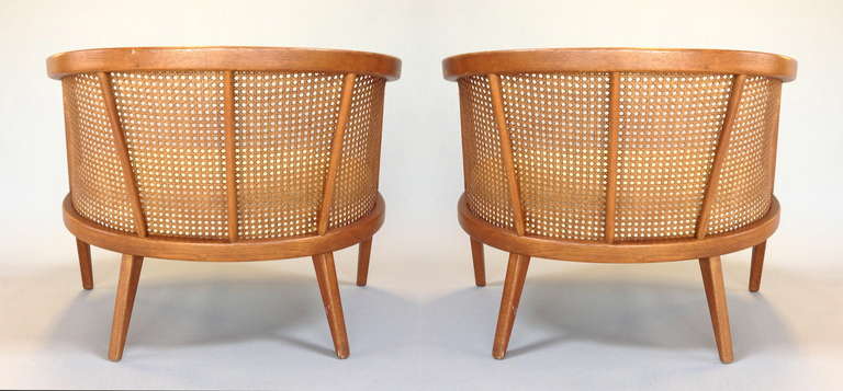 Exceptional Pair of Low and Wide Lounge Chairs by Harvey Probber In Excellent Condition In Long Beach, CA