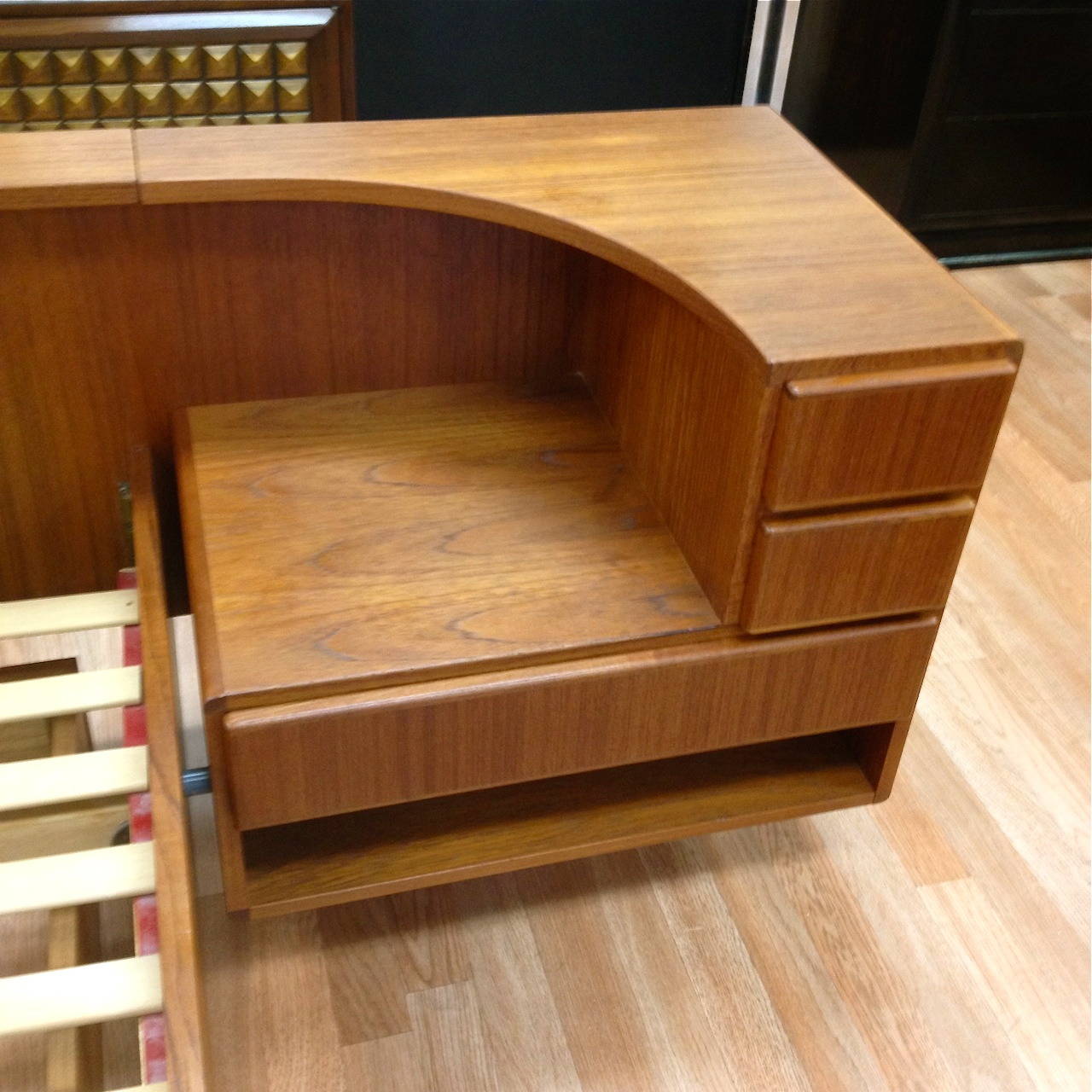 Danish Modern Teak California King Size Platform Bed w/ Floating Nightands 1