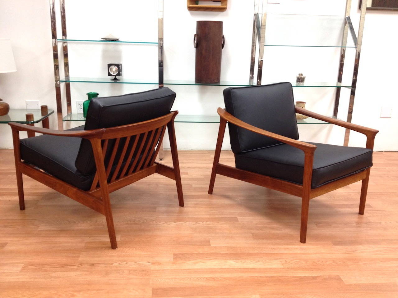 Mid-20th Century Pair of DUX Danish Modern Walnut Black Leather Lounge Chairs by Folke Ohlsson